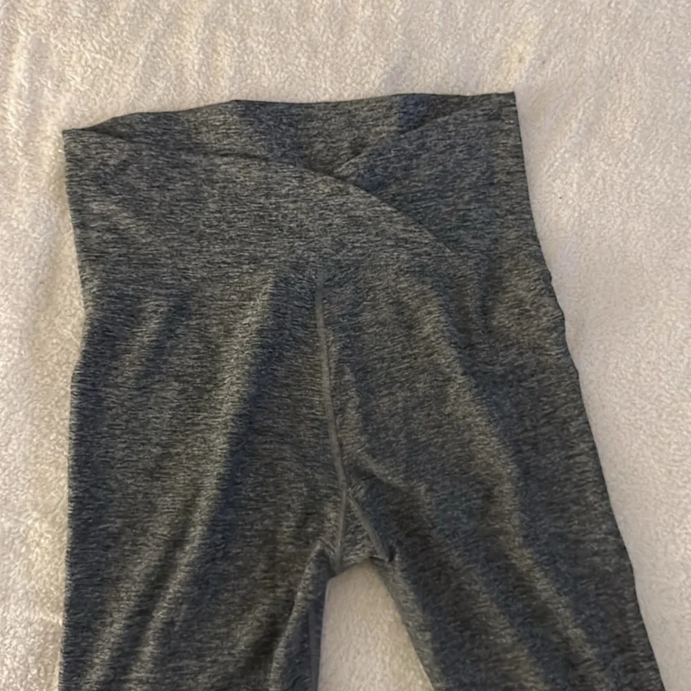 Year of Ours Maternity Flare Leggings Yoga Pants - Picture 5 of 6